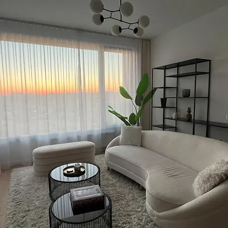 Sky Park-20th Floor Sunset Views - Parking * Pozsony